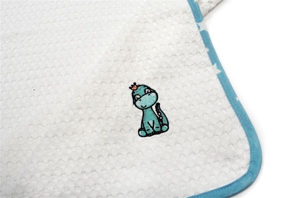 DIMcol Κουβέρτα Πικέ Με Κέντημα bebe Dinosaur 180 100X160 White-Sky Blue 100% Cotton - Image 2