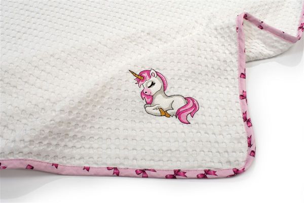 DIMcol Κουβέρτα Πικέ Με Κέντημα bebe Unicorn 188 100X160 White-Pink 100% Cotton - Image 2